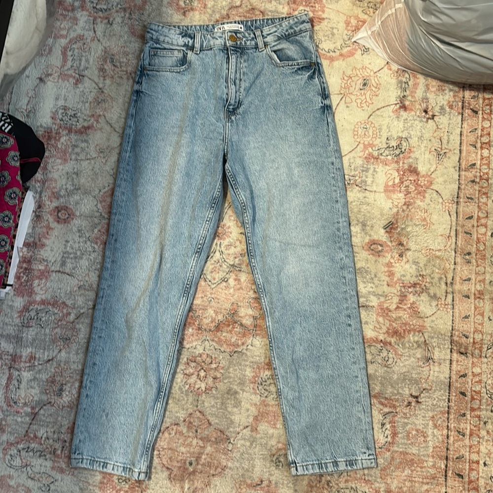 Zara “Mom” blue jeans